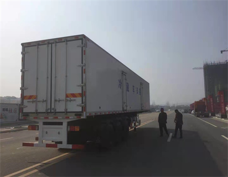 正壓30噸半掛冷藏車?yán)渫鯔C組
